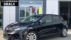 Zwart Gebruikt 2024 Renault Clio V Evolution Hatchback | € 18.695 (Eerlijke prijs)