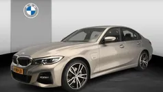 Gebruikt 2022 BMW 320e M Sport Sedan | € 35.900 (Eerlijke prijs)