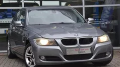 Grijs, metallic lak Gebruikt 2009 BMW 318 Comfort Edition Sedan | € 3.750 (Goede deal)