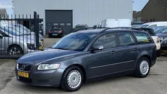 Grijs, metallic lak Gebruikt 2010 Volvo V50 Summum Stationwagen | € 2.850 (Eerlijke prijs)