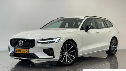 Wit Occasion 2025 Volvo V60 Plus Stationwagen | € 46.895 (Eerlijke prijs)