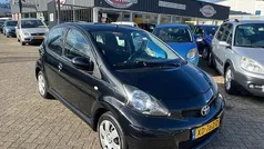 Zwart Gebruikt 2010 Toyota Aygo Comfort Hatchback | € 3.499 (Eerlijke prijs)