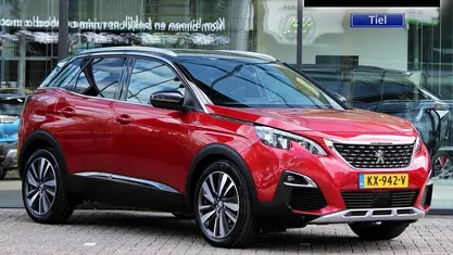 Rood Occasion 2016 Peugeot 3008 GT-line SUV | € 16.937 (Eerlijke prijs)