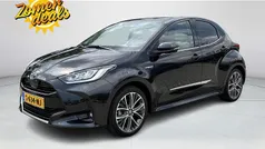 Zwart Gebruikt 2021 Toyota Yaris Hybrid Executive Hatchback | € 22.950 (Eerlijke prijs)