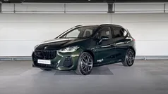 Sanremo grun metallic (c4e) (groen metallic) Nieuw 2025 BMW 225 Active Tourer Comfort Edition MPV | € 59.705 (Eerlijke prijs)