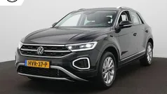 Zwart Gebruikt 2024 VW T-Roc Style SUV | € 33.900 (Eerlijke prijs)