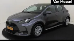 Grijs Gebruikt 2021 Toyota Yaris Hybrid Active Hatchback | € 20.935 (Eerlijke prijs)