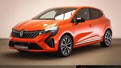 Oranje Gebruikt 2024 Renault Clio V Techno Hatchback | € 20.495 (Eerlijke prijs)