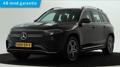 Donker kosmoszwart metaalkleur metallic Gebruikt 2023 Mercedes EQB250 AMG line SUV | € 34.945 (Eerlijke prijs)