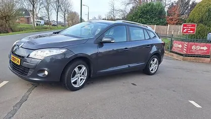 Grijs Gebruikt 2010 Renault Mégane GrandTour Dynamique Stationwagen | € 2.450 (Eerlijke prijs)