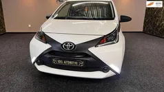 Wit Gebruikt 2017 Toyota Aygo Hatchback | € 6.995 (Eerlijke prijs)
