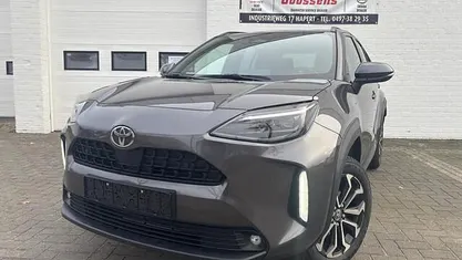 Grijs (metallic) Gebruikt 2025 Toyota Yaris Cross Comfort SUV | € 30.995 (Eerlijke prijs)
