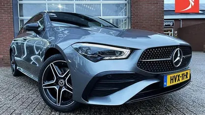 Occasion Mercedes CLA250 Shooting Brake AMG line 218 PK (160 kW) 2024 Grijs Stationwagen