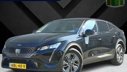 , metallic lak Gebruikt 2024 Peugeot 408 Allure Sedan | € 28.895 (Eerlijke prijs)