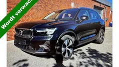 Zwart Gebruikt 2022 Volvo XC40 Plus SUV | € 33.949 (Eerlijke prijs)