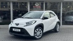 Wit Gebruikt 2023 Toyota Aygo Play Hatchback | € 18.900 (Eerlijke prijs)