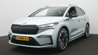 Grijs Gebruikt 2022 Skoda Enyaq iV SportLine SUV | € 31.900 (Eerlijke prijs)