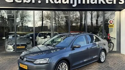 Grijs Gebruikt 2013 VW Jetta Highline Sedan | € 4.900 (Super prijs)