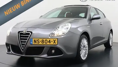 Grijs Gebruikt 2013 Alfa Romeo Giulietta Business Hatchback | € 6.250 (Super prijs)