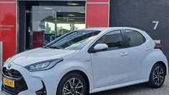 Wit Gebruikt 2021 Toyota Yaris Hybrid Hatchback | € 19.900 (Goede deal)