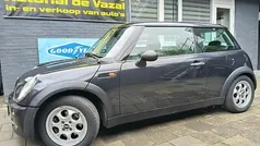Zwart, metallic lak Gebruikt 2005 Mini ONE Salt Hatchback | € 2.850 (Goede deal)
