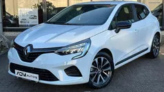 Wit Gebruikt 2023 Renault Clio V Equilibre Hatchback | € 20.950 (Eerlijke prijs)