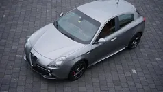 Grijs, metallic lak Gebruikt 2018 Alfa Romeo Giulietta Super Hatchback | € 18.400 (Eerlijke prijs)