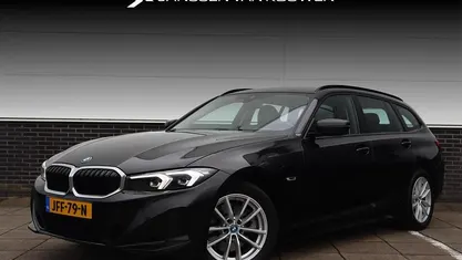 Occasion 2022 BMW 320e Stationwagen | € 31.445 (Eerlijke prijs)