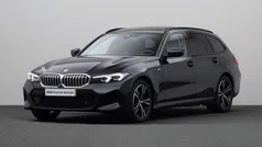 Saphirschwarz metallic (donker zwart metallic) Gebruikt 2024 BMW 320e Shadowline Stationwagen | € 42.880 (Super prijs)