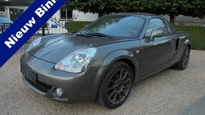 Grijs, metallic lak Gebruikt 2004 Toyota MR2 Cabriolet | € 9.950 (Eerlijke prijs)