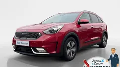 Crimson red pearl (k3r) Gebruikt 2017 Kia Niro Style SUV | € 16.920 (Goede deal)