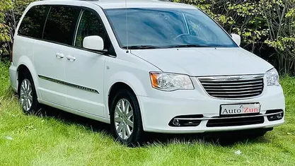 Wit, metallic lak Gebruikt 2016 Chrysler Grand Voyager Limited MPV | € 22.498 (Eerlijke prijs)