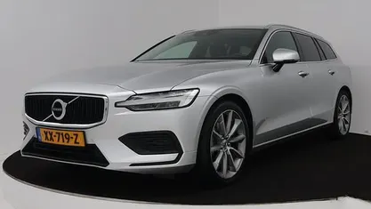 Grijs Occasion 2019 Volvo V60 Momentum Stationwagen | € 24.999 (Super prijs)