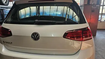 Wit (metallic) Gebruikt 2020 VW e-Golf Hatchback | € 15.500 (Eerlijke prijs)