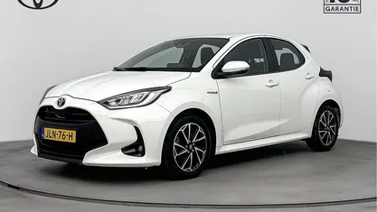 Wit Occasion 2021 Toyota Yaris Hybrid Active Hatchback | € 18.900 (Eerlijke prijs)