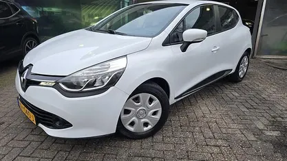 Wit Gebruikt 2013 Renault Clio IV Dynamique Hatchback | € 3.999 (Eerlijke prijs)