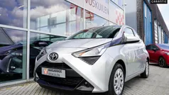 Grijs, metallic lak Gebruikt 2022 Toyota Aygo X-play Hatchback | € 13.800 (Goede deal)