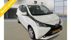 Wit Gebruikt 2017 Toyota Aygo X-play Hatchback | € 11.999 (Eerlijke prijs)