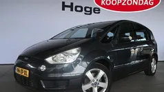 Grijs, metallic lak Gebruikt 2008 Ford S-MAX S MPV | € 3.440 (Eerlijke prijs)
