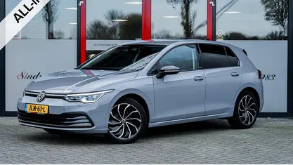 Grijs Gebruikt 2021 VW Golf VIII Active Hatchback | € 23.950 (Eerlijke prijs)