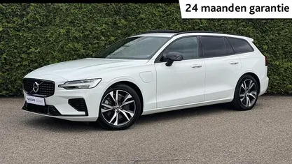 Wit Gebruikt 2022 Volvo V60 R-Design Stationwagen | € 38.740 (Eerlijke prijs)