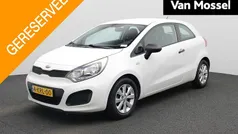 Wit Gebruikt 2013 Kia Rio Hatchback | € 7.440 (Eerlijke prijs)