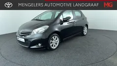 Zwart Gebruikt 2013 Toyota Yaris Hatchback | € 10.950 (Eerlijke prijs)