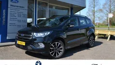 Zwart Gebruikt 2017 Ford Kuga ST-Line SUV | € 17.940 (Eerlijke prijs)