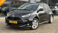 Zwart Gebruikt 2024 Toyota Yaris Hybrid Active Hatchback | € 21.950 (Eerlijke prijs)