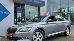 Grijs Gebruikt 2017 Skoda Superb Business Line Hatchback | € 14.950 (Eerlijke prijs)