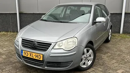 Grijs Occasion 2007 VW Polo Hatchback | € 1.995 (Goede deal)