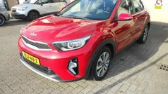 Rood Gebruikt 2023 Kia Stonic Play SUV | € 19.950 (Goede deal)