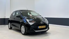 Zwart Gebruikt 2020 Toyota Aygo X-play Hatchback | € 10.949 (Eerlijke prijs)