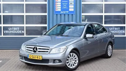 Grijs, metallic lak Gebruikt 2011 Mercedes C200 Elegance Sedan | € 9.850 (Eerlijke prijs)